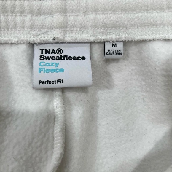 Aritzia TNA White sweatpants - Picture 4 of 4